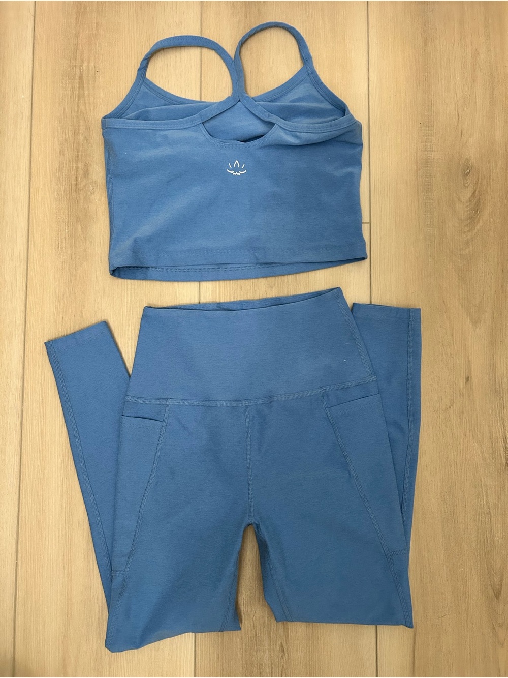 Beyond Yoga Blue Cropped Tank and High-Rise Pocket Leggings Set - Picture 2 of 3